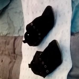 Women's Flat Moccasin Like Shoe